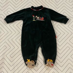 Le Top Velour Christmas Outfit